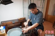 占卜分析成都“90后”小伙“十年磨一剑”：从爱好者到守艺人 传播中国文化